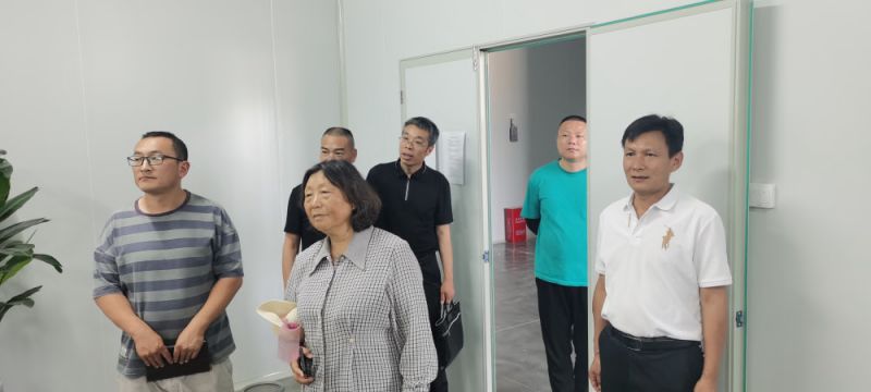 市農(nóng)業(yè)農(nóng)村局梁局長、產(chǎn)業(yè)科長戴禮